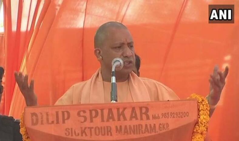 Gorakhpur, Phulpur Bypolls: BSP-SP Tie-up Like 'Saanp-Chuchundar' Trying to Protect Themselves From Cyclone, Says Uttar Pradesh CM Yogi Adityanath