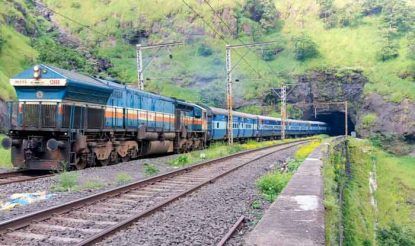 आज ह क द न चल थ पहल र ल इस ल इन क ब छ न म चल गई थ 25 हज र मजद र क ज न Bhor Ghat Rail Line Glorious History And Best Engineering Model