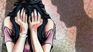 J&K: महिला ने सीआरपीएफ जवान पर लगाया दुष्कर्म का आरोप J&K: महिला ने सीआरपीएफ जवान पर लगाया दुष्कर्म का आरोप