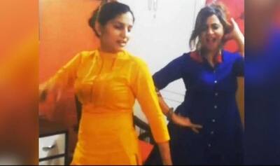 Mere Raske Kamar Porn Dance Video - Bigg Boss 11 Contestants Arshi Khan and Sapna Choudhary Dance to 'Mere  Rashke Qamar', Watch the video | India.com