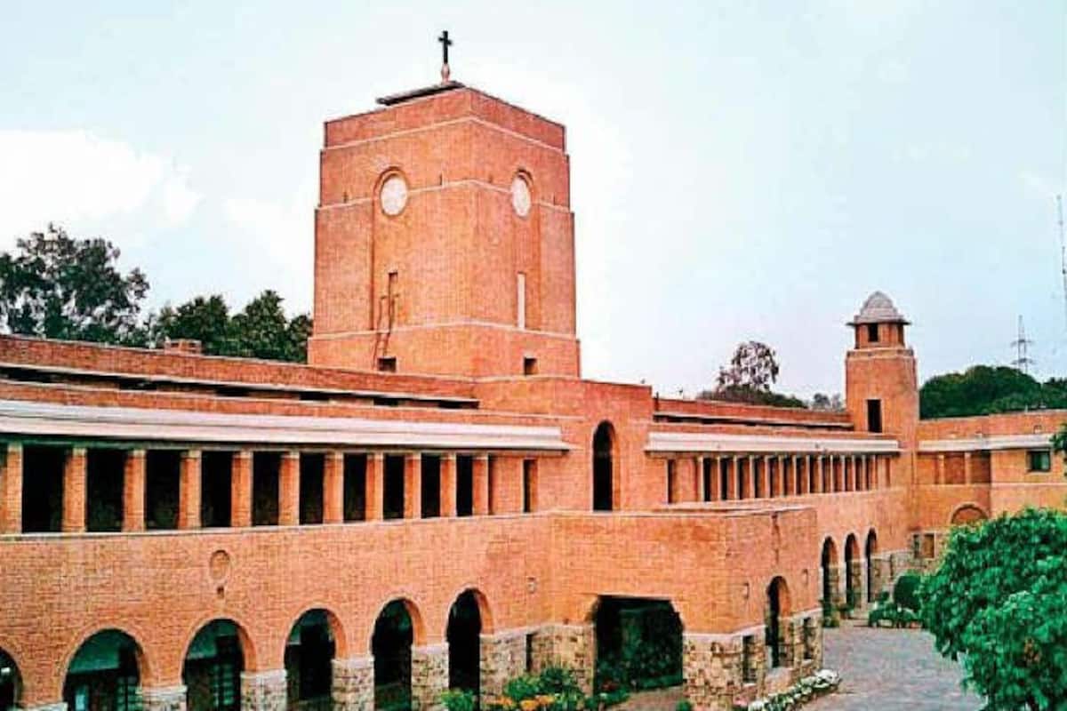 DU Cut-off 2019: First List Out on du.ac.in; Hindu College Tops With 99% |  India.com