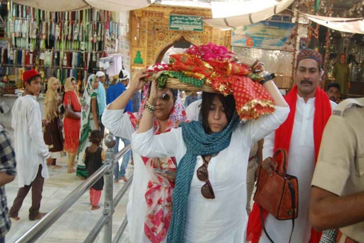 Ahead Of Veere Di Wedding Release Ekta Kapoor Visits Ajmer Sharif Dargah For Film S Success India Com Megha akash, latest photos, hd stills, event images, enai noki paayum thota heroine, enpt actress stills, upcoming tamil actress, megha. ahead of veere di wedding release ekta