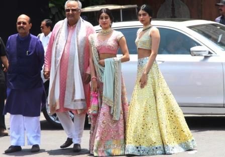 janhvi khushi at sonam kapoor wedding