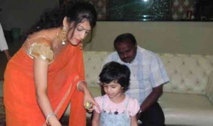  HD Kumaraswamy Wife Radhika Kumaraswamy Trending on google and social sites