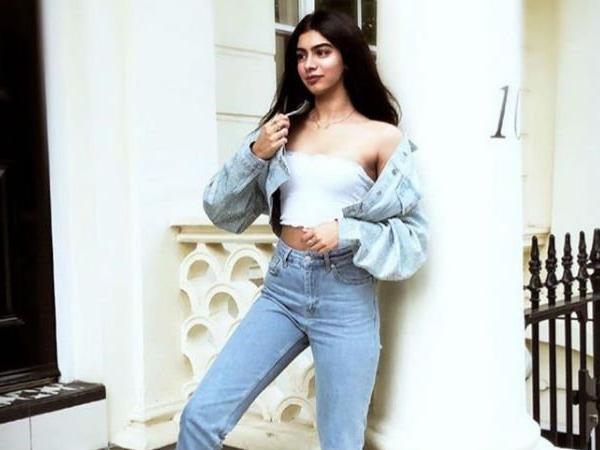 Rhea Kapoor Can't Get Enough Of Her Li'l Sis Khushi Kapoor - View Pic Rhea Kapoor Can’t Get Enough Of Her Li’l Sis Khushi Kapoor – View Pic
