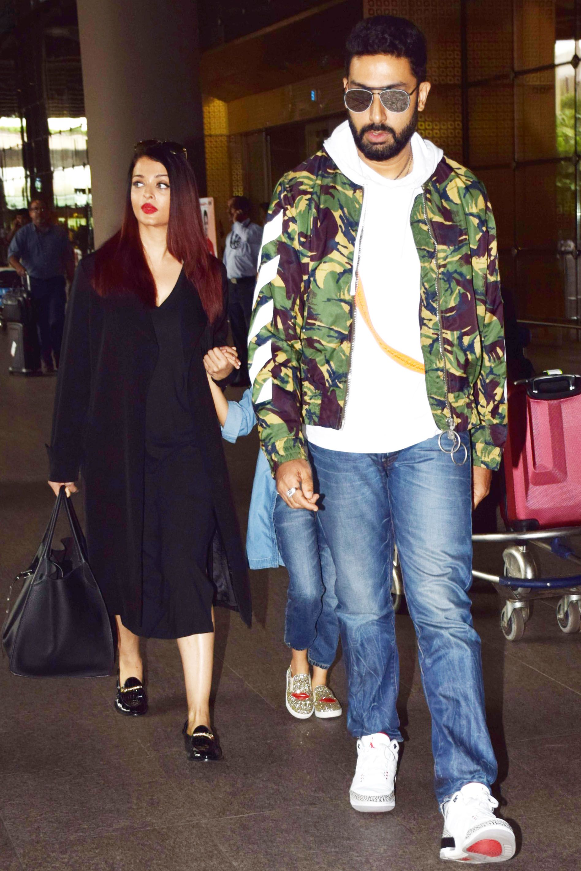 Priyanka Chopra, Kangana Ranaut and Aishwarya Rai Bachchan Look Gorgeous as  They Are Spotted at the Airport