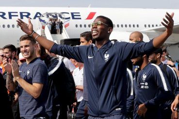 In pictures_ France gives World Cup champions heroes' welcome