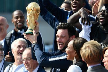 In pictures_ France gives World Cup champions heroes' welcome