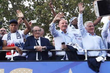 In pictures_ France gives World Cup champions heroes' welcome
