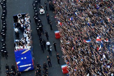 France gives World Cup champions heroes' welcome