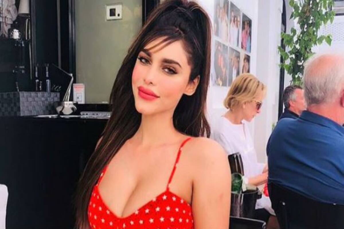 Former Bigg Boss Contestant Gizele Thakral is Back to Drive us Crazy With  Her Red Hot Pictures From Italy Vacation | India.com