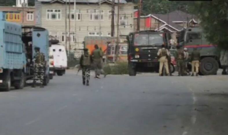 Jammu And Kashmir: Five Civilians Dead as Explosion Rocks Kulgam Encounter Site; 40 Injured Admitted to Hospital