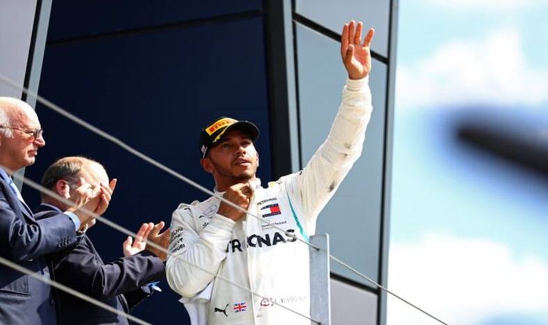 Lewis Hamilton Fastest in Second Practice at Japanese Grand Prix