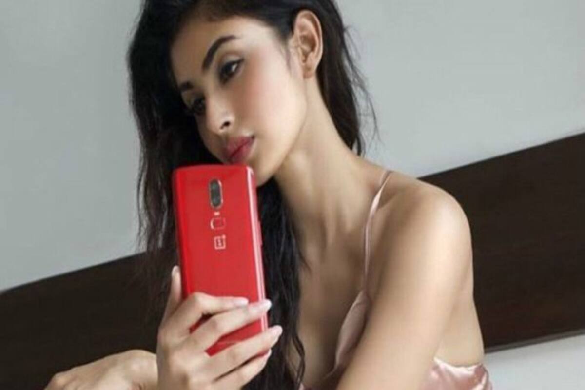 After Hina Khan, Gold Actress Mouni Roy Sets The Temperature Soaring in a  Sexy Nude-Coloured Satin Dress- Check Picture | India.com