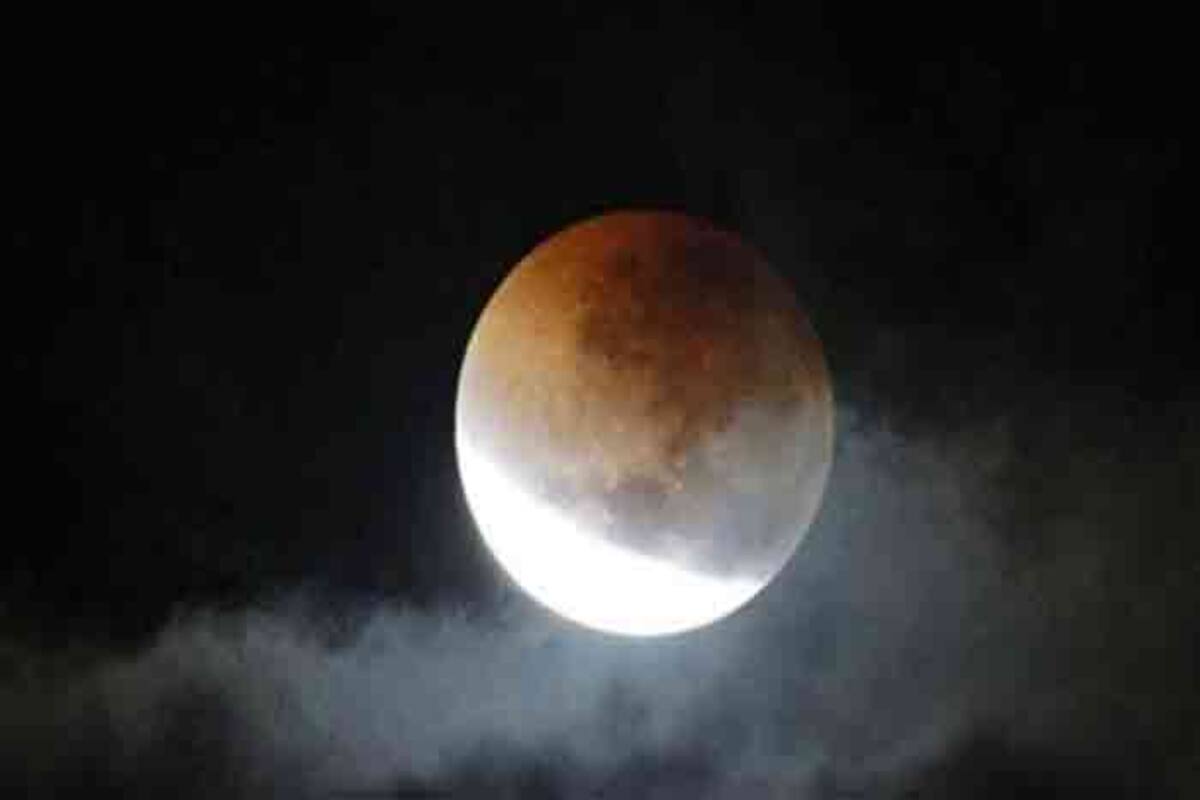 Chandra Grahan Ka Rashiyon Par Asar: 26 मई को लगेगा साल का पहला चंद्रग्रहण,  इस राशियों को मिलेगा लाभ - Chandra grahan ka rashiyon par asar the first  lunar eclipse of the