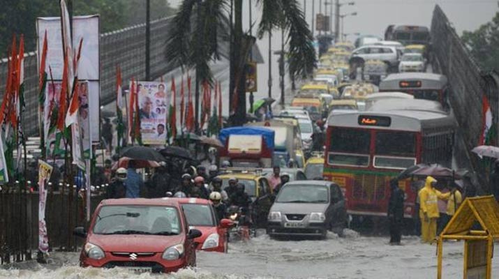 Mumbai: Heavy Rains Continue to Lash City; Schools Closed, Local Trains ...