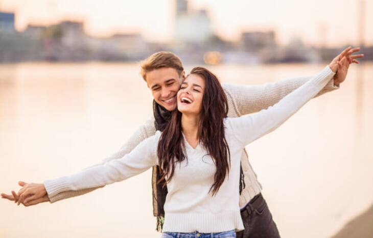 Happy Valentine’s Day 2023: Romantic, Heart Touching Shayaris To Dedicate to Your Special One