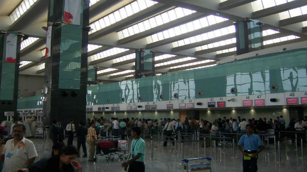 बेंगलुरु एयपोर्ट को बम से उड़ाने की धमकी देने वाली महिला गिरफ्तार, इस वजह से उठाया कदम