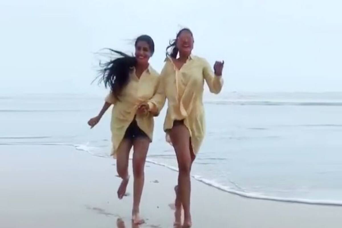 Akshara Sing Ki Chodai Video - Bhojpuri Hotties Anjana Singh And Akshara Singh Look Sexy While Running And  Twinning on The Beach; Watch Video | India.com
