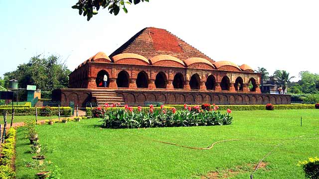 Travel Articles | Travel Blogs | Travel News & Information | Travel Guide |  India.comBishnupur: A town of terracotta temples and legend weavers | India .com