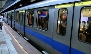 Delhi Metro Blue Line Service Affected Due to Technical Snag; Heavy Rush at Stations