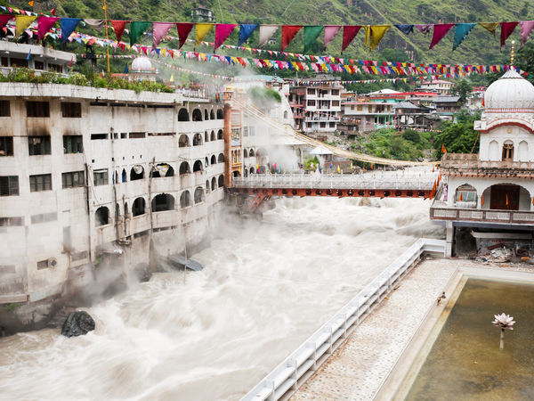 Gurudwara Shri Manikaran Sahib is a sikh gurdwara in Manikaran, Himachal  Pradesh state in India Stock Photo - Alamy