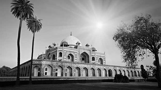 8 sensational photos of India in black and white
