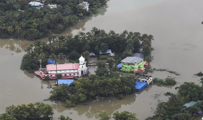 Kerala Flood News Updates: Nearly 7 Lakh Taken To Relief Camps; No ...