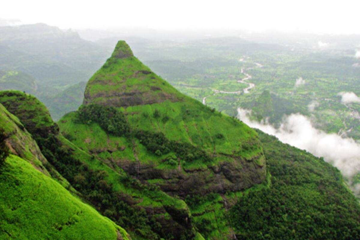 Picnic At These 5 Places Near Pune Will Complete Your Day Of Fun Picnic At These 5 Places Near Pune Will Complete Your Day Of Fun