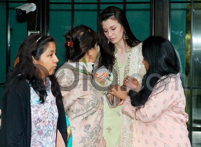 Malaika Arbaaz and Giorgia at Arpita's house (10)