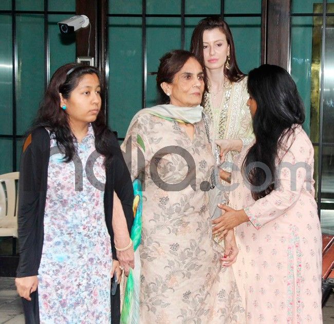 Malaika Arbaaz and Giorgia at Arpita's house (4)