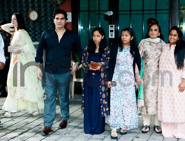 Malaika Arbaaz and Giorgia at Arpita's house (5)