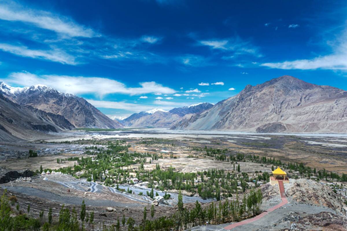 How to Reach Nubra Valley in Ladakh: Best Ways to Reach Kashmir's Glorious  Desert
