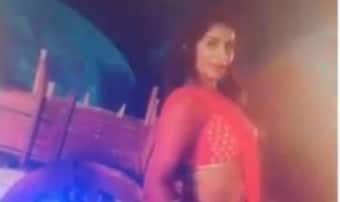 Madhuri Dixit Ka Sexy Bf Video - Bhojpuri Dancing Sensation Poonam Dubey Flaunts Her Sexy Dance Moves in Hot  Red Saree on Madhuri Dixit's Seductive Dance Number Dhak Dhak Karne Laga in  This Video; Watch | India.com