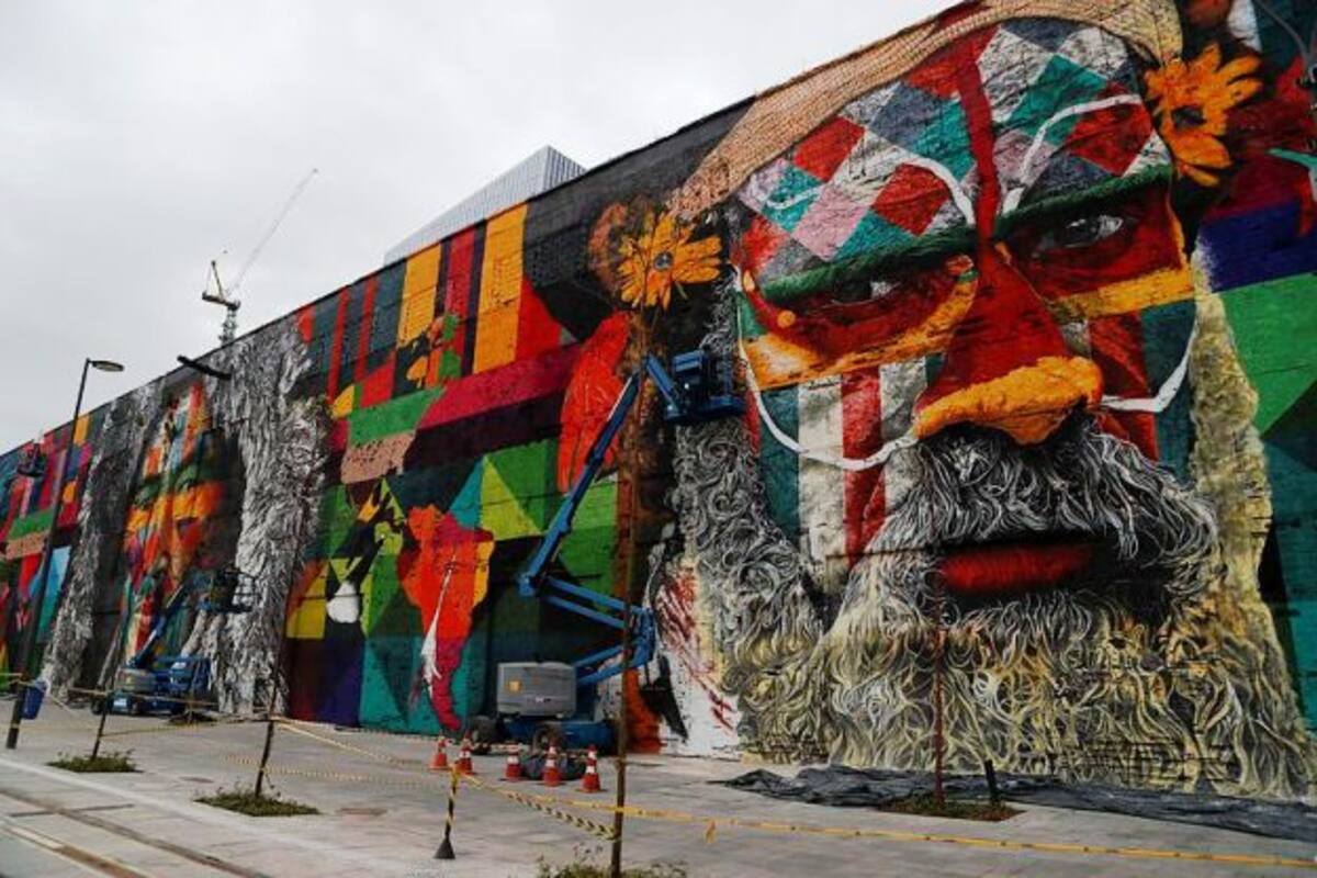 Rio De Janeiro Has The Largest Graffiti Mural In World India Com