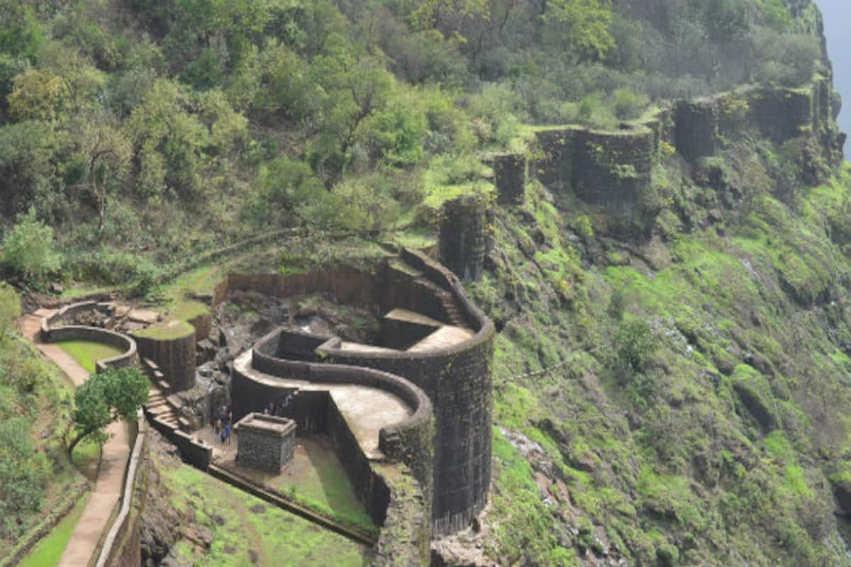 How to Reach Raigad Fort From Mumbai: The Best Road Route to Follow