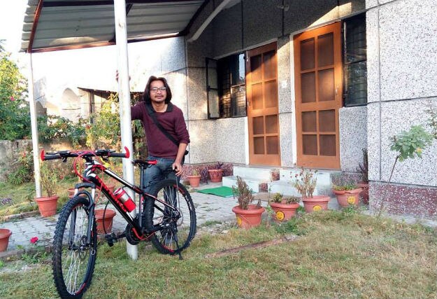 This poet on a cycling trip of Uttarakhand faced the brunt of demonetization India