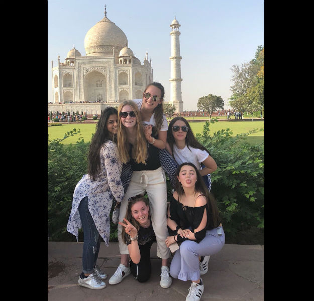 Travel Articles | Travel Blogs | Travel News & Information | Travel Guide |   Khan Visited The Taj Mahal With Her Gang of Friends! VIEW  PICS 