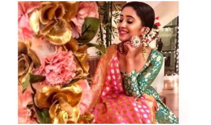 10 Times When Yeh Rishta Kya Kehlata Hai Fame Naira Aka Shivangi Joshi Gave  Fashion Goal… | Sleeves designs for dresses, Dress indian style, Indian  designer outfits