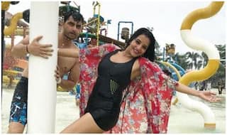Bhojpuri Bombshell And Nazar Actress Monalisa Looks Sizzling Hot in Black Swimwear as She Shares Throwback Pics With Hubby Vikrant
