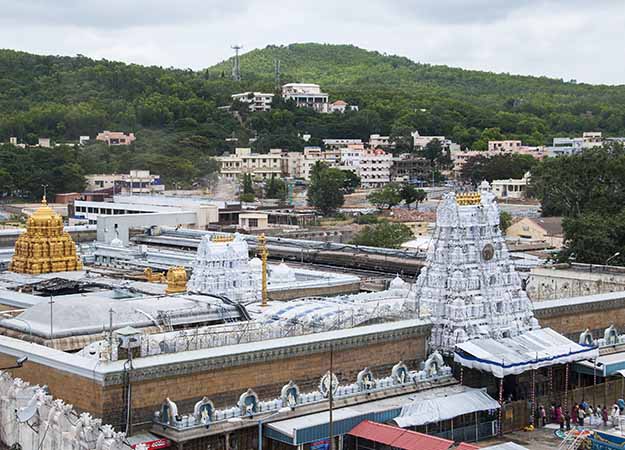 Sri Meenakshi Temple Society holds scholarship award ceremony