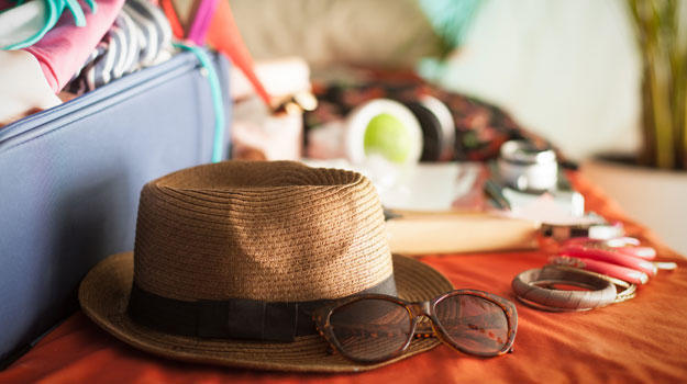 5 things to pack in your handbag while you travel by air | India.com