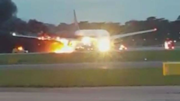 Singapore Airlines plane catches fire during an emergency landing ...