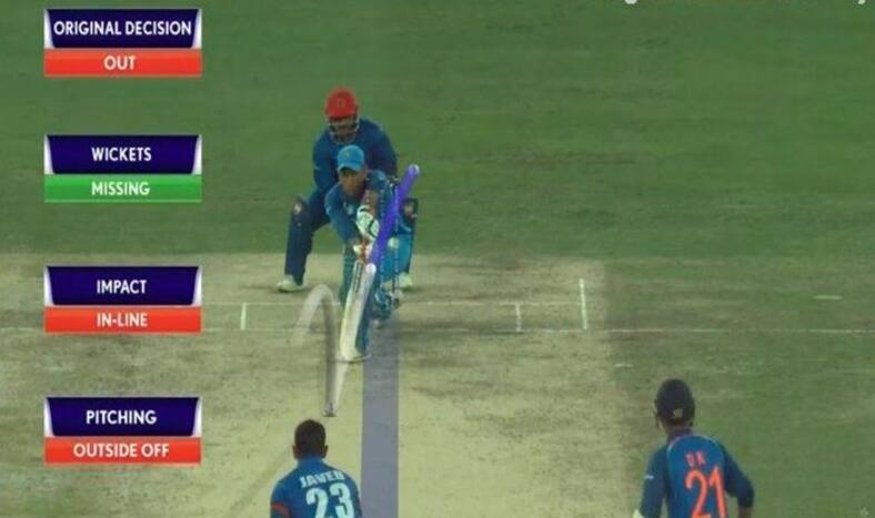 Asia Cup 2018 Super Four, India vs Afghanistan Match 5: MS Dhoni Finds Himself Unlucky, Gets a Wrong Decision From Umpire -- WATCH