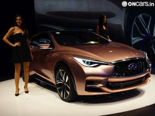 Ladies at the 2013 Frankfurt Motor Show - Image Gallery