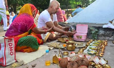 Pitru Paksha 2020 Date: इस तारीख से शुरू हो रहे हैं पितृपक्ष, कब होगा पूर्णिमा-अमावस्या