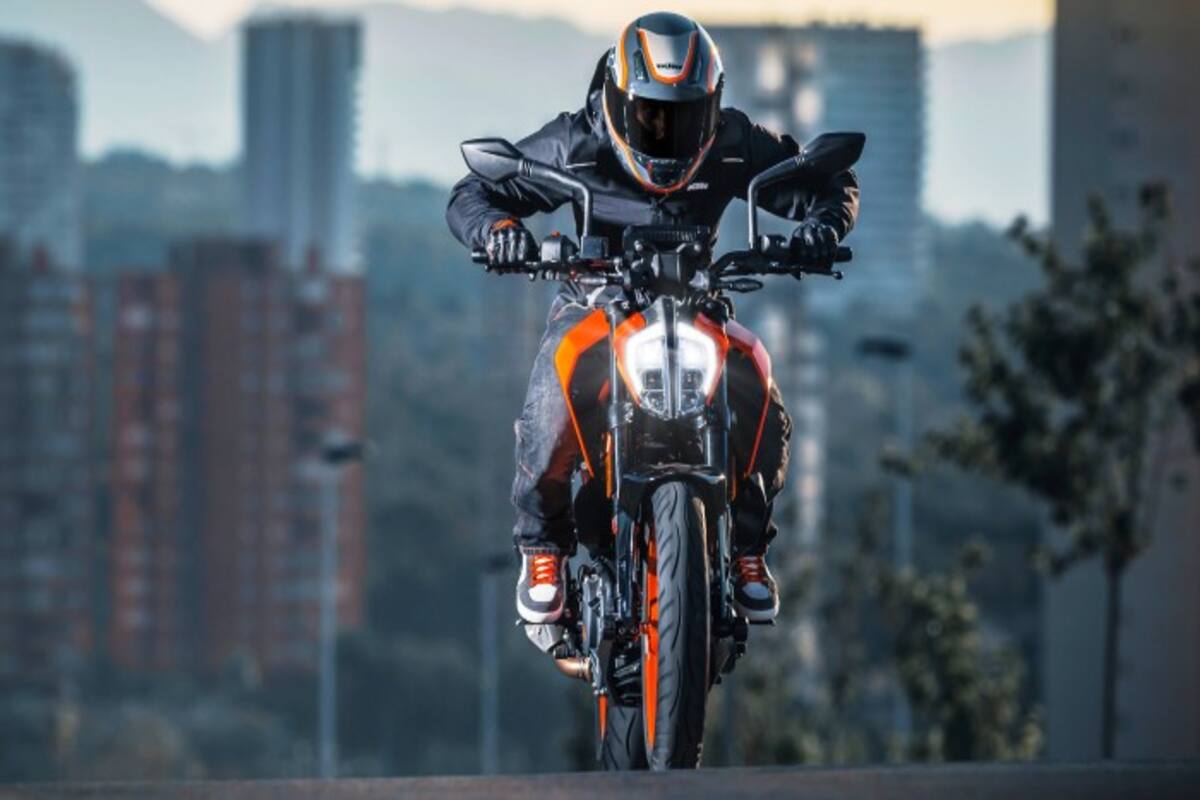 KTM launches KTM 125 Duke at introductory price of INR 1.5 lakh, ET Auto