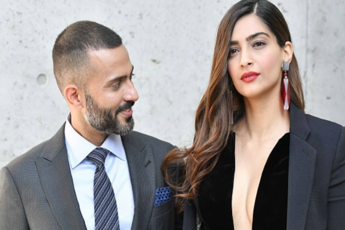 Sonam Kapoor Looks So Hot In Her Latest Pics That Hubby Anand Ahuja Just Can T Take His Eyes Away From Her India Com Sonam celebrated diwali in dubai wearing a lehenga from ekaya. sonam kapoor looks so hot in her latest