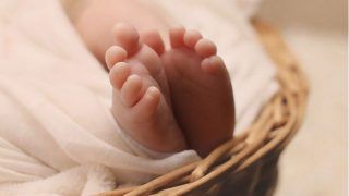 पति-पत्नी की लड़ाई में हुई पांच महीने के बच्चे की मौत, पति हुआ फरार पति-पत्नी की लड़ाई में हुई पांच महीने के बच्चे की मौत, पति हुआ फरार