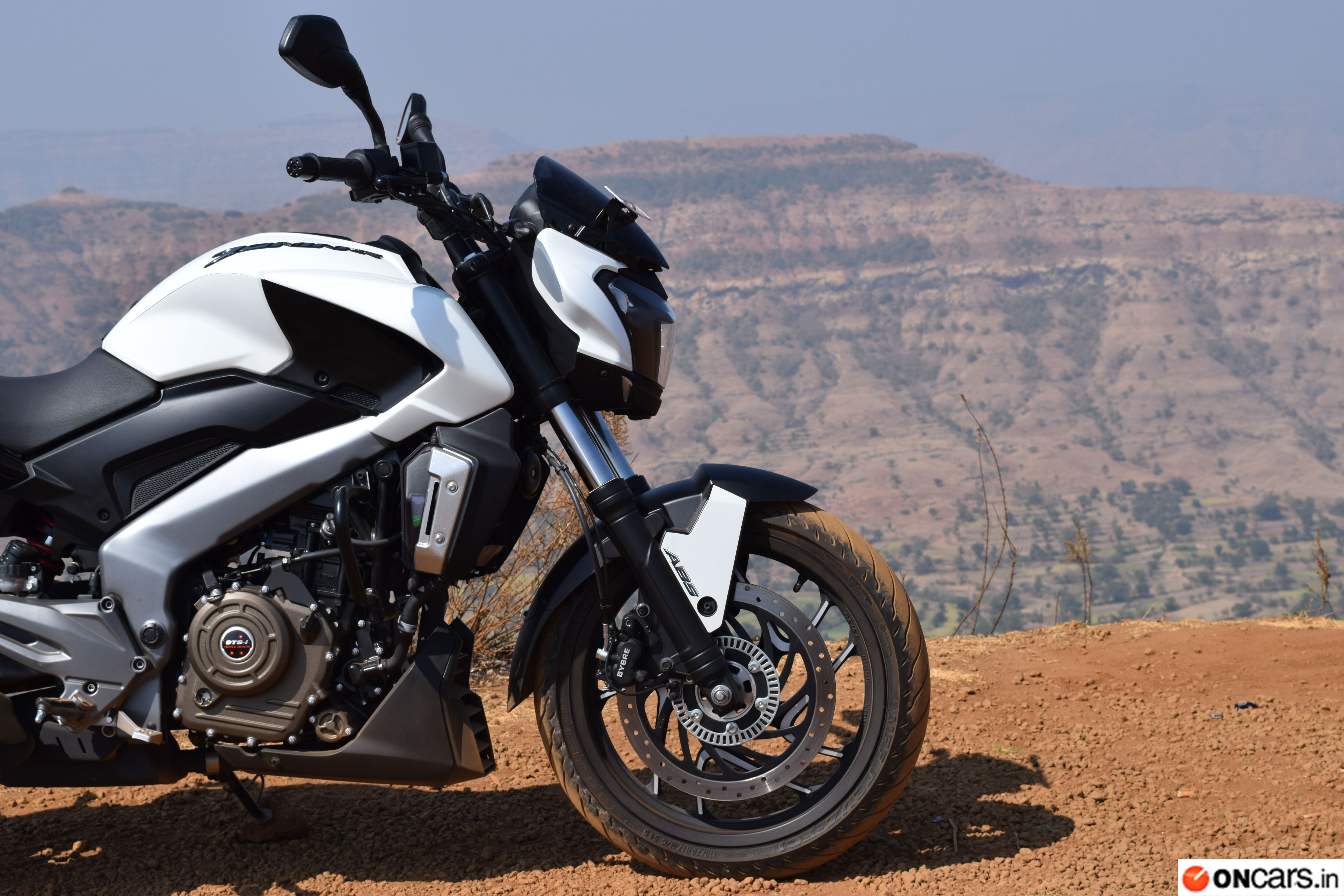 Bajaj Dominar 400 sales dips to 2000 units a month | India.com